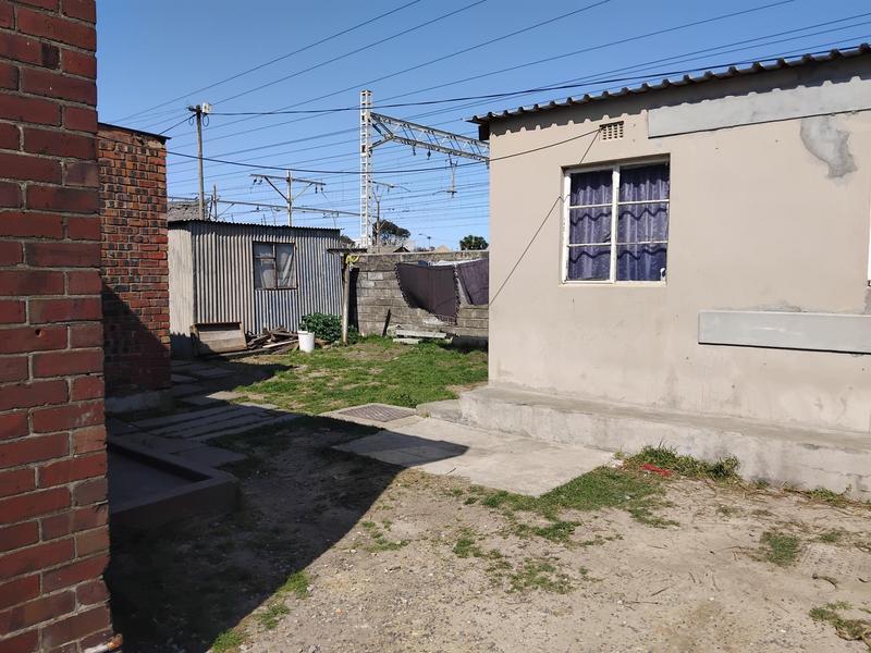 6 Bedroom Property for Sale in Maitland Western Cape